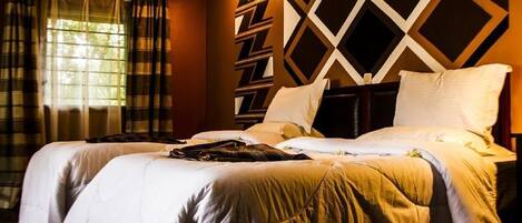 Daunenbettdecken, VerdunkelungsvorhÀnge, Zustellbetten, BettwÀsche