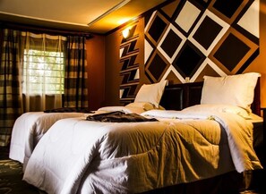 Cubrecamas, cortinas blackout y camas plegables/adicionales 