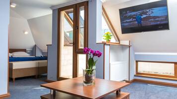 Chambre Confort Double ou avec lits jumeaux, balcon | Literie de qualité supérieure, couette en duvet d'oie