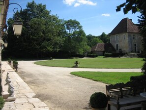 Property grounds - Château de Saint Georges (Saint-Georges-sur-Moulon)