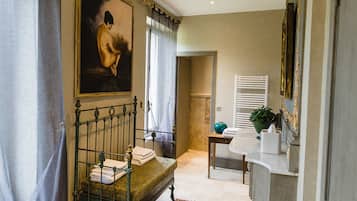 Tweepersoonskamer (Concerto) | Badkamer | Een douche, gratis toiletartikelen, een haardroger, handdoeken