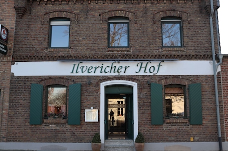 Front of property. Ilvericher Hof