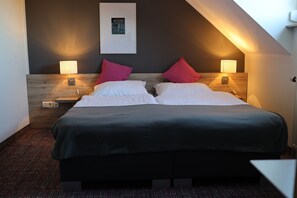 Quarto casal | Roupas de cama antialérgicas, escrivaninha, Wi-Fi de cortesia