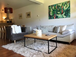 Apartemen, 3 kamar tidur, pemandangan danau | Area keluarga | TV layar datar