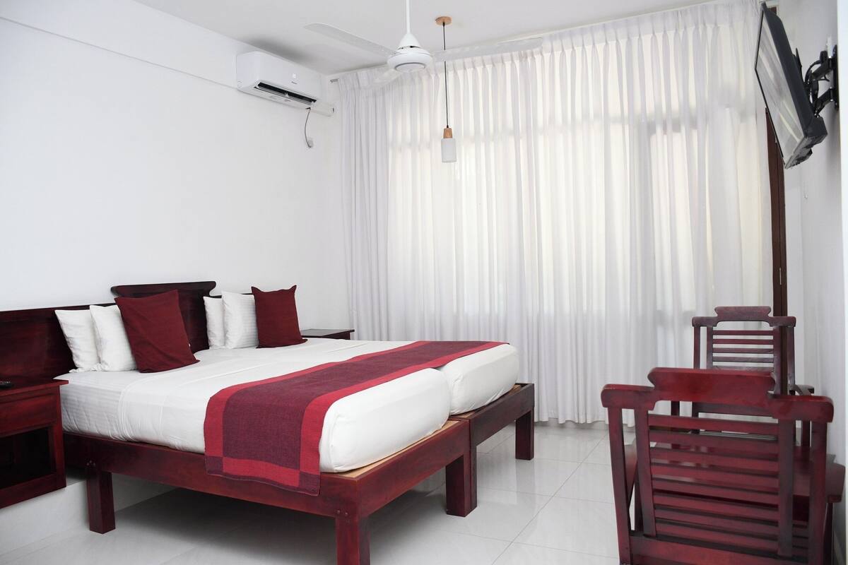 Dobbeltrom – standard | Minibar, individuelt innredet, skrivebord og sengetøy