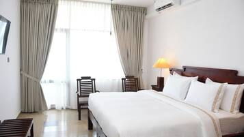 Superior Double Room, Sea View | Desk, individually furnished, bed sheets