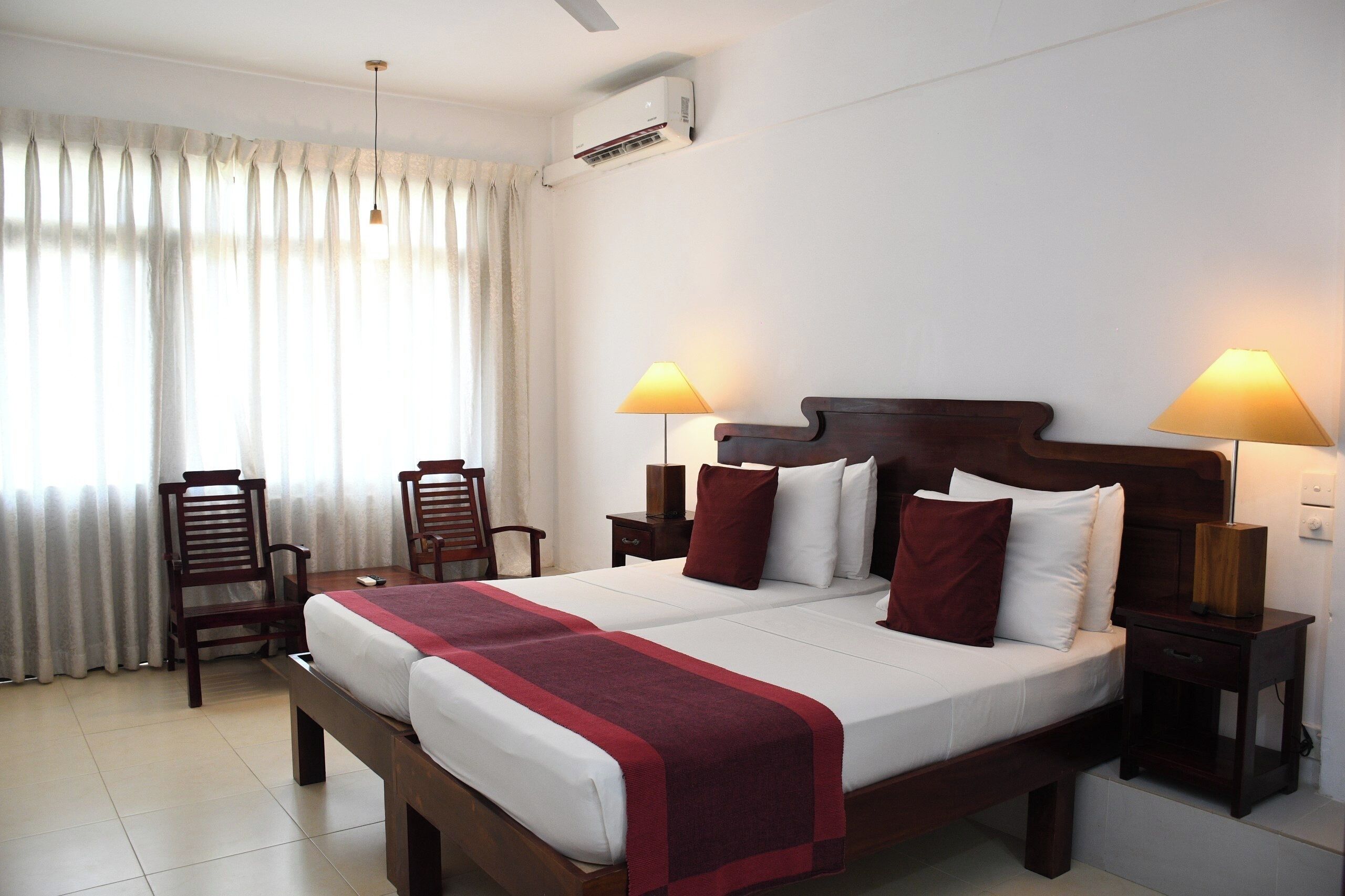 Dobbeltrom – standard, sjøutsikt | Minibar, individuelt innredet, skrivebord og sengetøy