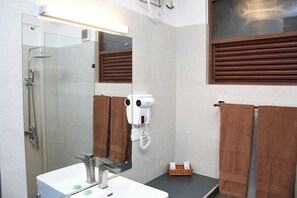 Standard Double Room, City View | Bathroom | Shower, free toiletries, hair dryer, bidet - Hotel Lanka Super Corals (Hikkaduwa)