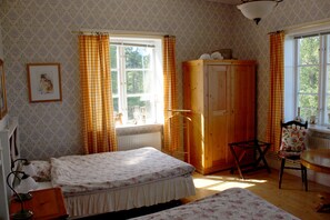 Zweibettzimmer, 2 Einzelbetten, Meerblick | Schreibtisch, Babybetten, Zustellbetten, kostenloses WLAN