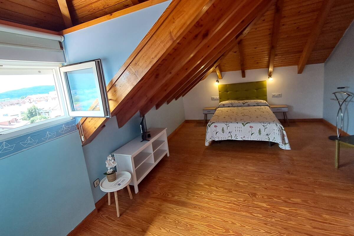 Peralatan tempat tidur premium, gebar bulu kapas, meja, Wi-fi percuma 
