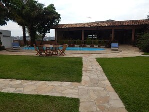Outdoor pool - Flame Tree Village (Kigali)