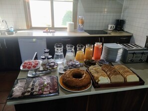 Free daily buffet breakfast