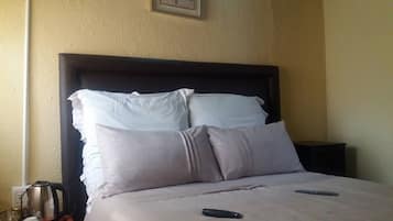 In-room safe, desk, free WiFi