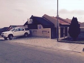 Front of property - Rifumo Bed & Breakfast (Krugersdorp)