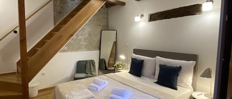 Comfort Room, Multiple Beds | Premium bedding, minibar, in-room safe, desk