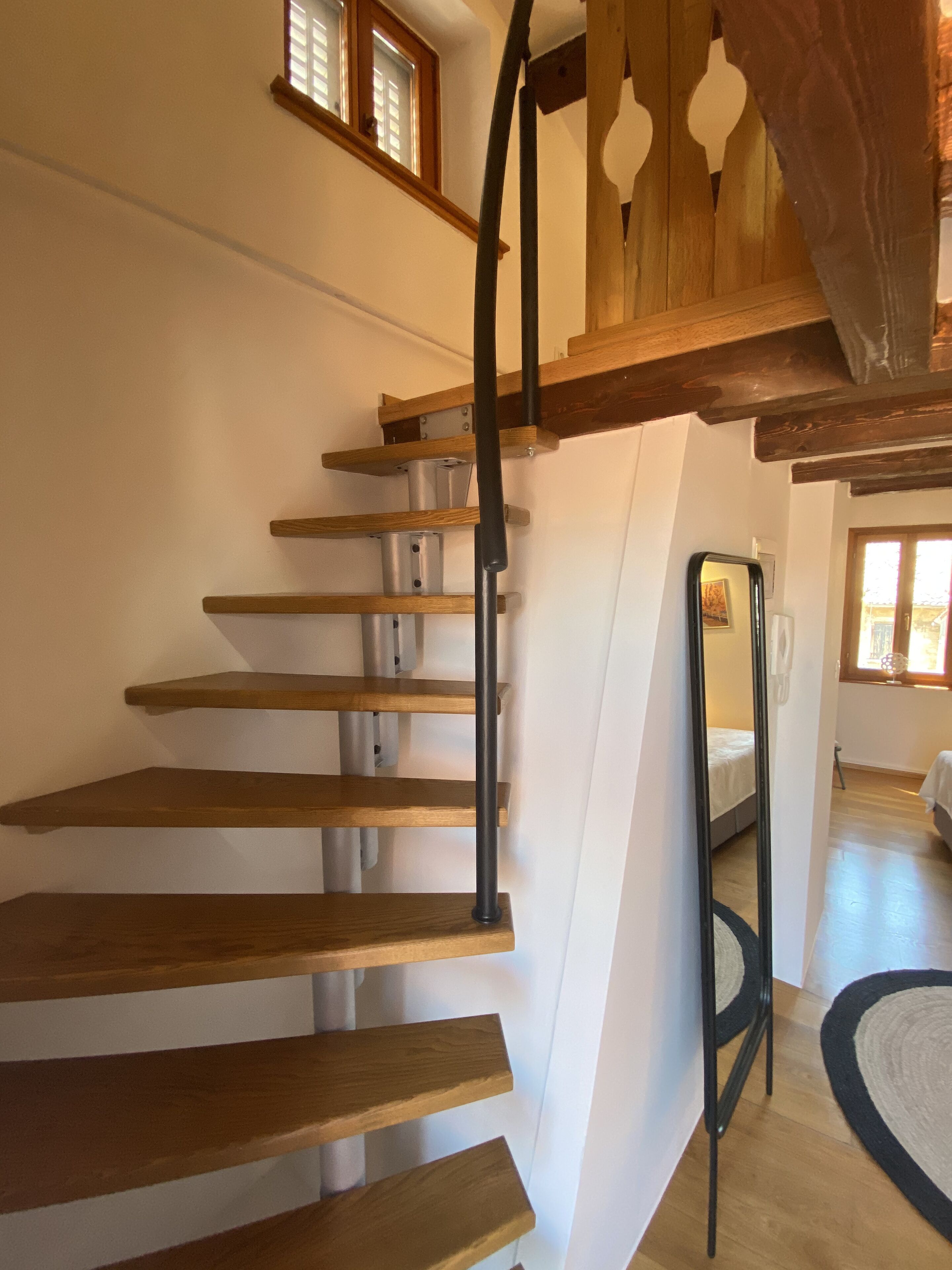 Kaupunkisviitti, 1 keskisuuri parisänky ja vuodesohva | Ylelliset vuodevaatteet, minibaari, tallelokero huoneessa, työpöytä