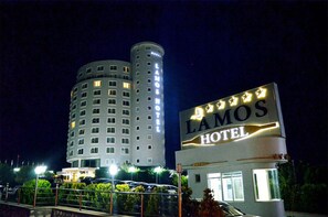 Front of property – evening/night - Lamos Hotel (Erdemli)