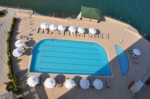 Innendørsbasseng og utendørsbasseng