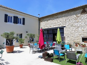 Courtyard view - La fontaine de rocoule Chambres d'hotes (Rochefort-en-Valdaine)