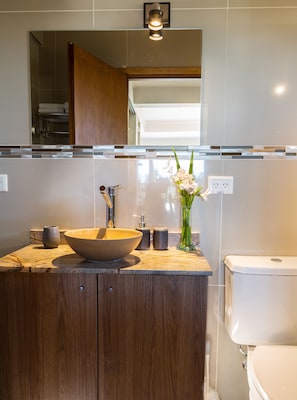 Departamento, vista a la montaña | Baño | Regadera y amenidades de baño gratuitas