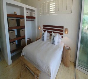 Comfort Villa, 6 Bedrooms, Ocean View, Beachfront | 6 bedrooms, premium bedding, individually decorated