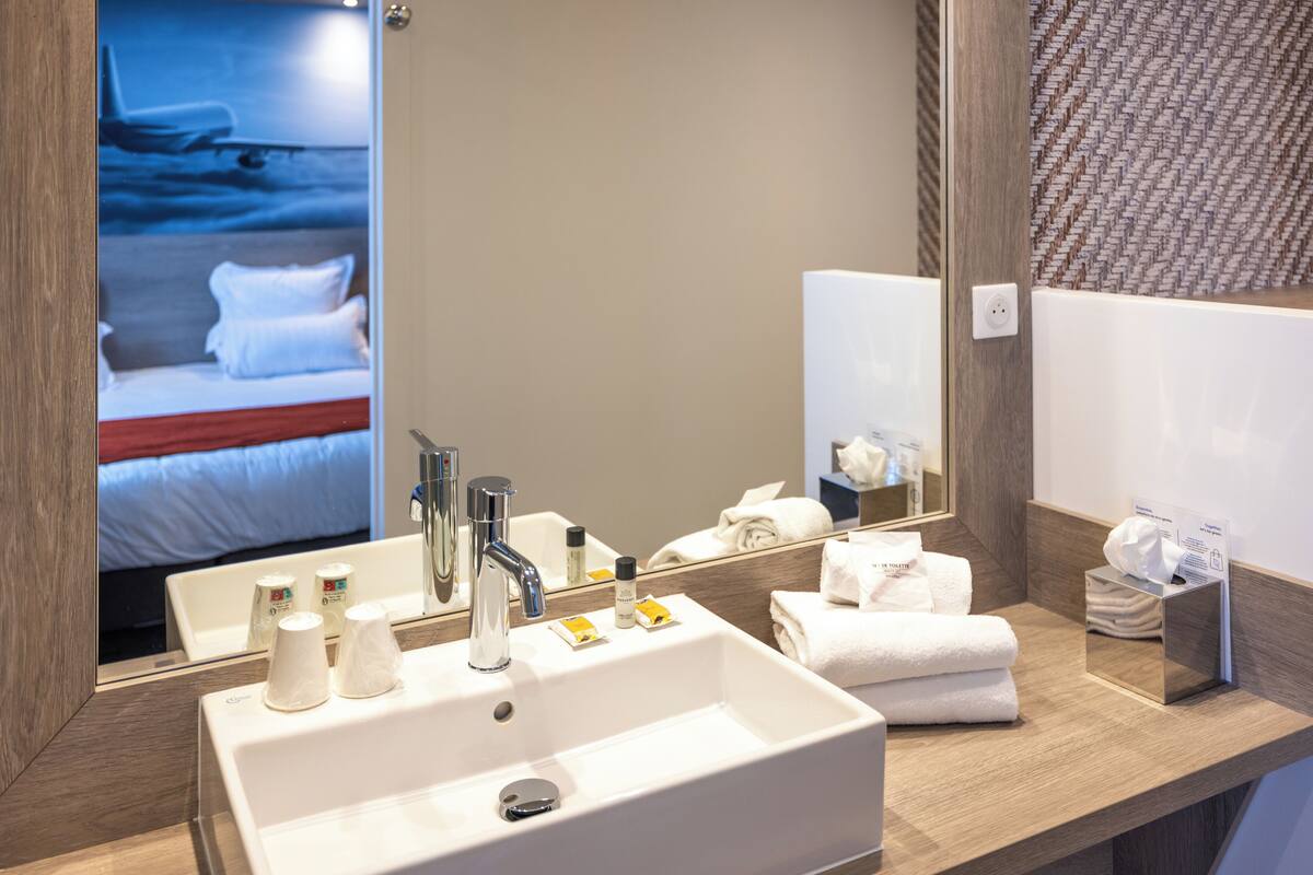 comfort room, 1 king bed, non smoking | bathroom | shower, rainfall showerhead, hair dryer, towels