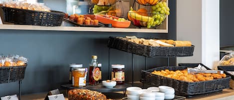 Dagelijks ontbijtbuffet (EUR 14 per persoon)