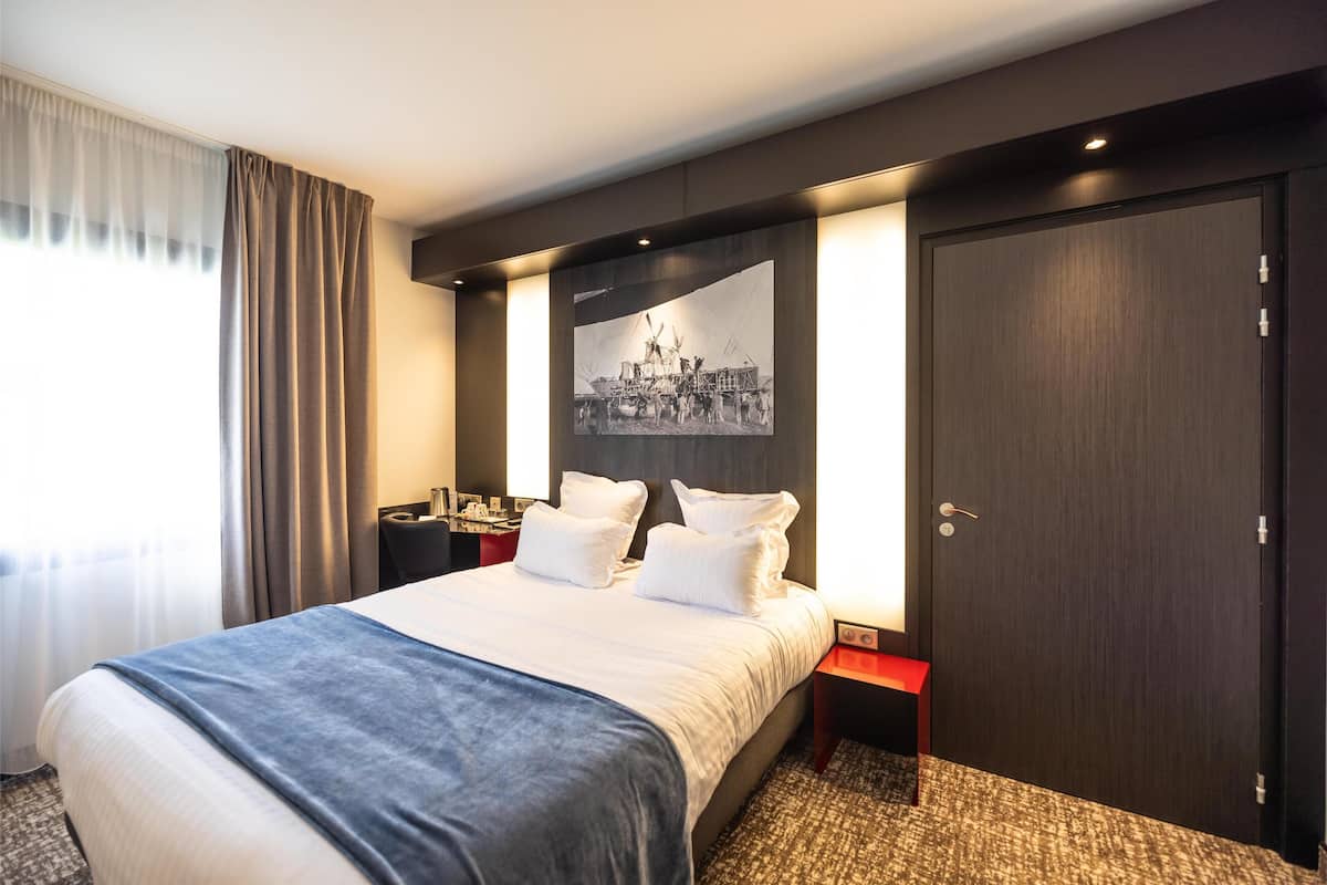Premium bedding, Select Comfort beds, in-room safe, desk