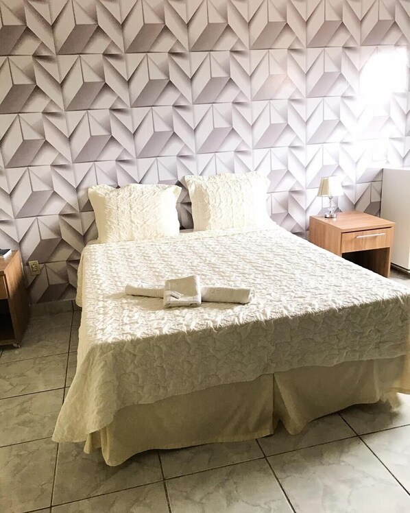 Minibar, free WiFi, bed sheets