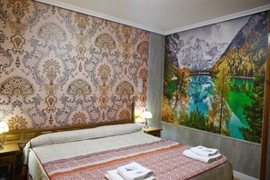 Blackout curtains, rollaway beds, free WiFi, bed sheets - Hotel Plaza (Riaza)