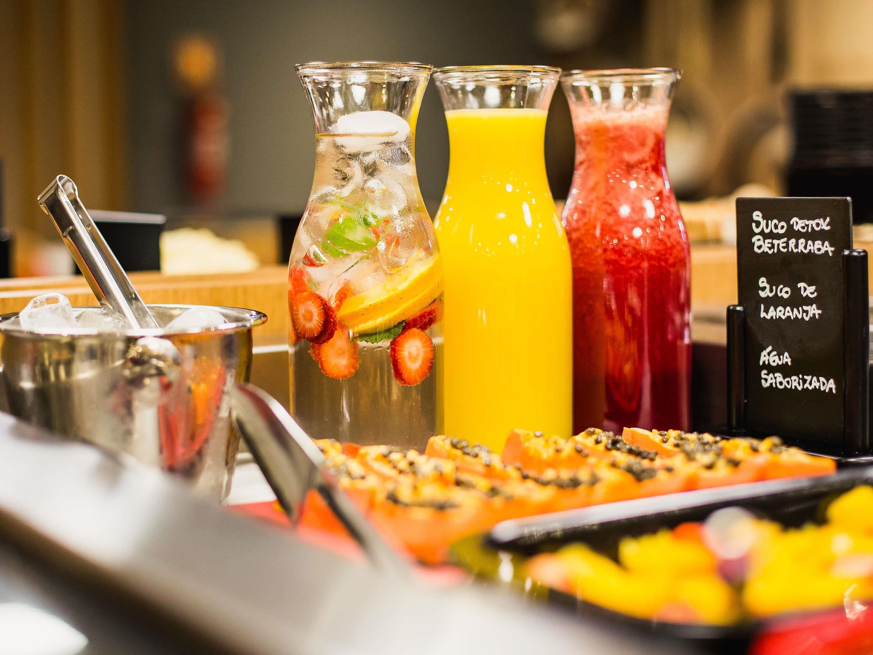 Se ofrece un desayuno bufé todos los días (por un coste adicional)