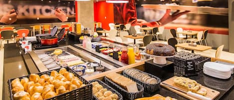 Tägliches Frühstücksbuffet gegen Gebühr