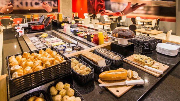 Desayuno buffet todos los días (con cargo)