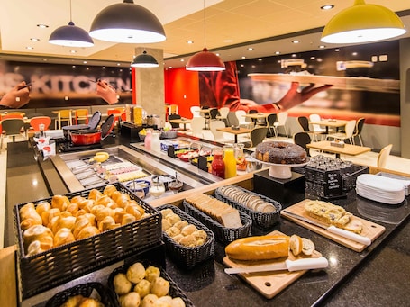 Desayuno buffet diario (BRL 39 por persona)
