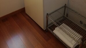 غرفة فردية (External Private Bathroom) | تجهيزات عازلة للصوت وواي فاي مجانًا وملاءات أسرّة