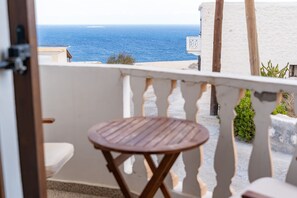 Deluxe-Suite, 1 Doppelbett, Nichtraucher, Meerblick | Terrasse/Patio