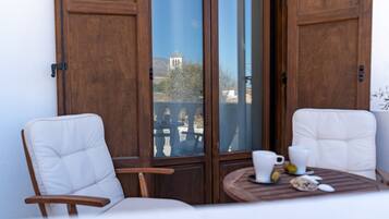 Deluxe Suite, 1 Double Bed, Mountain View | Terrace/patio