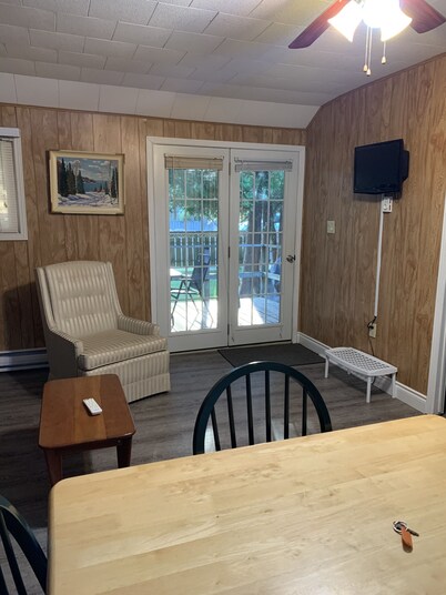 2 Bedroom cottage in the Heart of Sauble Beach