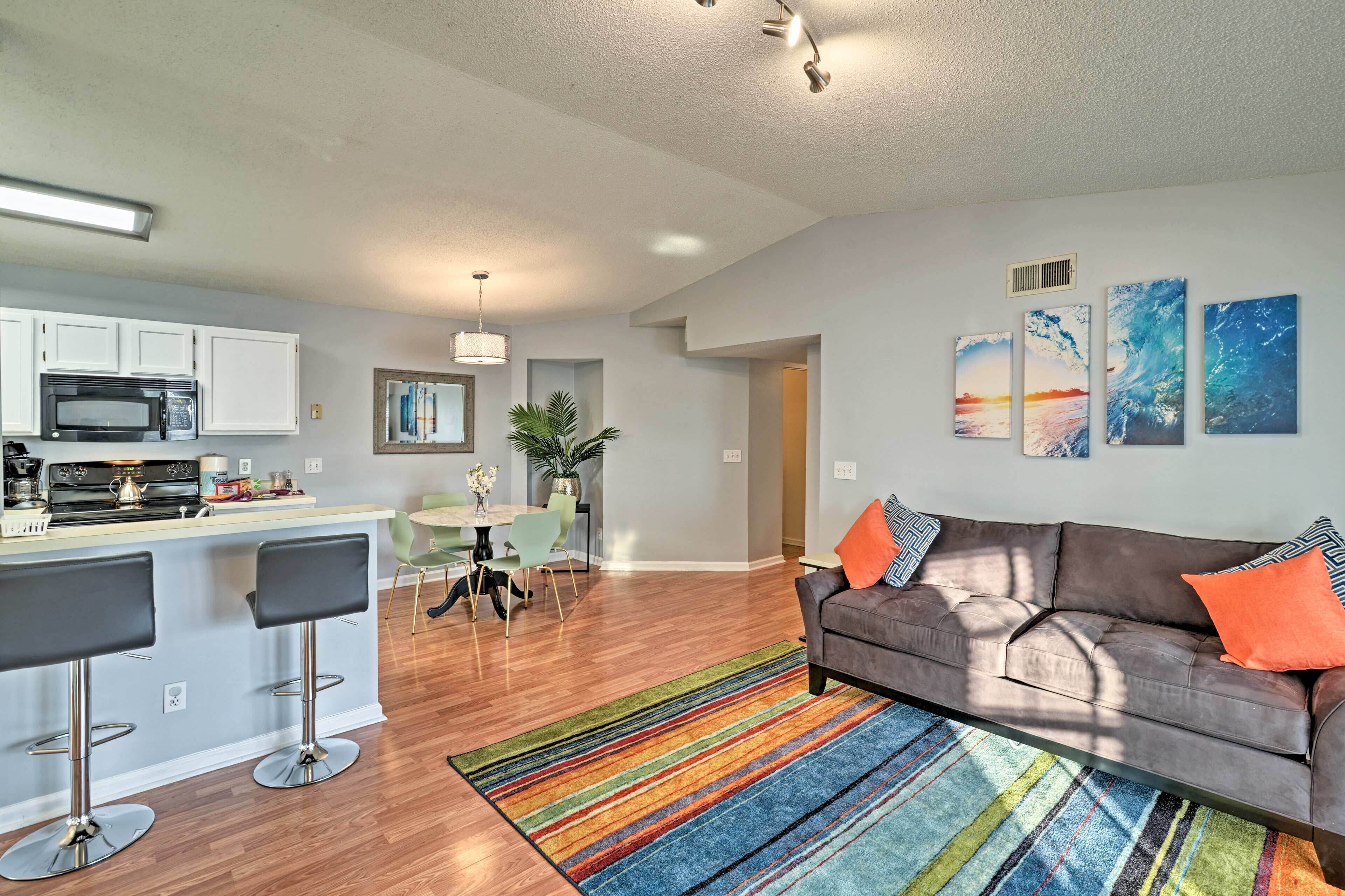 Surfside Beach Condo w/ Pool Access: 2 Mi to Beach