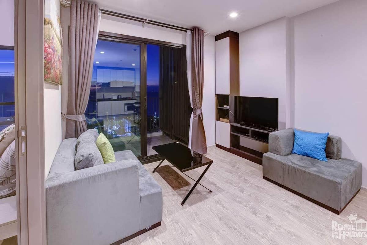 2-Bedroom Condo with Sea View | 遮光窗帘、免费 WiFi、床单