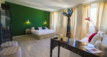 So & Leo Guest House