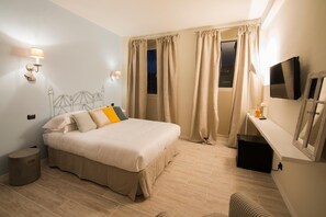 Escritorio, cunas gratuitas, wifi gratis y acceso para silla de ruedas