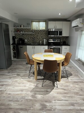Fridge, microwave, stovetop, dishwasher