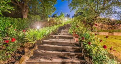 Stunning private villa with hot tub, WIFI, private pool, A/C, TV, patio and panoramic view