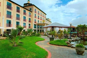 Exterior - Luxurious and prestigious hotel in Suriname. (Paramaribo)