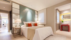 A modern hotel room with a large bed, bedside tables, a vanity with a sink, and a large mirror. - Beautiful apartment in the centre of Madrid (Madrid)