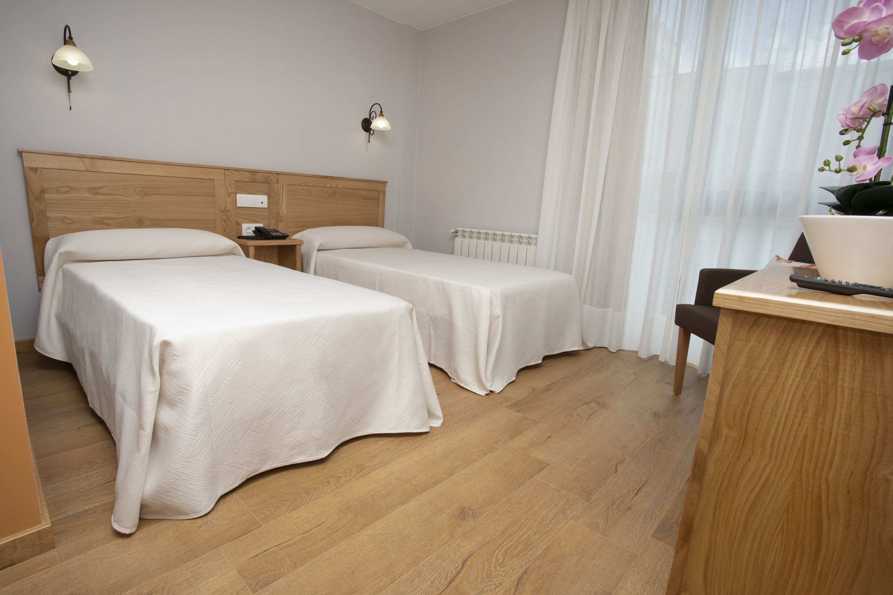 superior twin room | desk, soundproofing, free wifi, bed sheets
