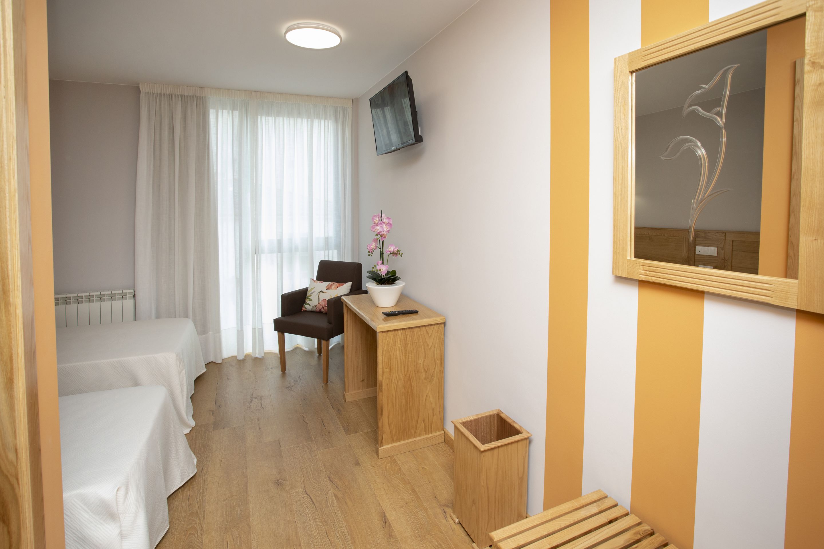 superior twin room | desk, soundproofing, free wifi, bed sheets