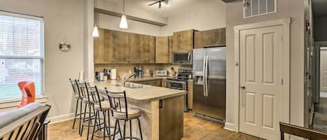Fridge, microwave, stovetop, dishwasher