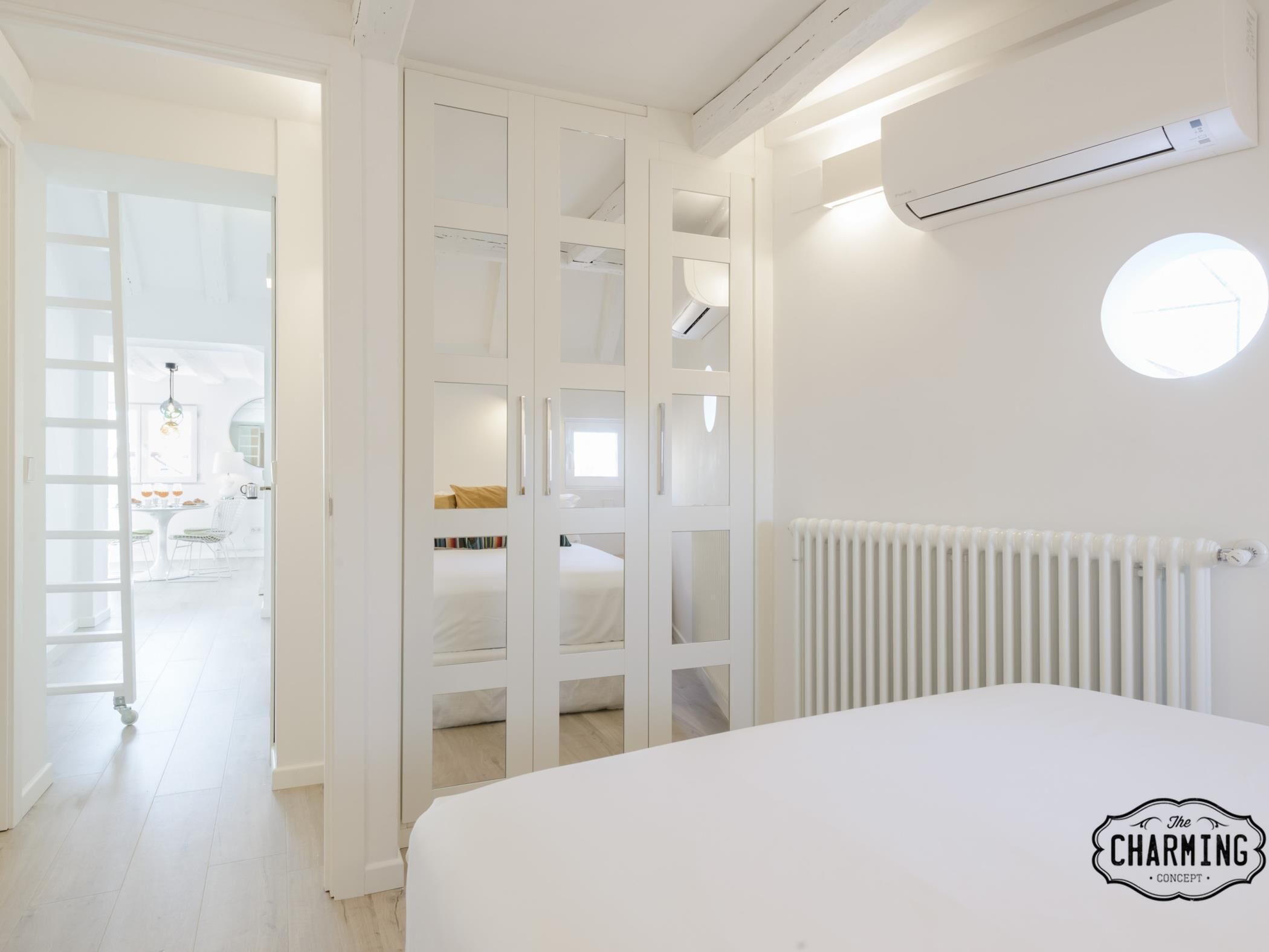 2 slaapkamers, een strijkplank/strijkijzer, internet